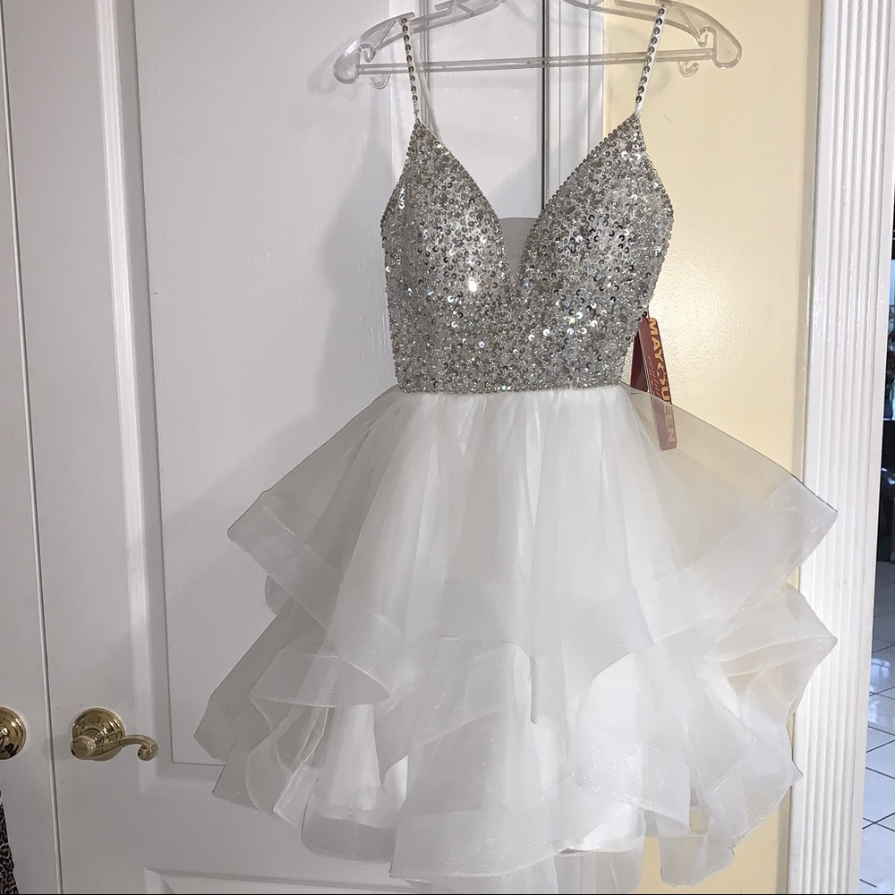 MayQueen white and silver corset dress fits sizes 2-8 because of adjustable back
